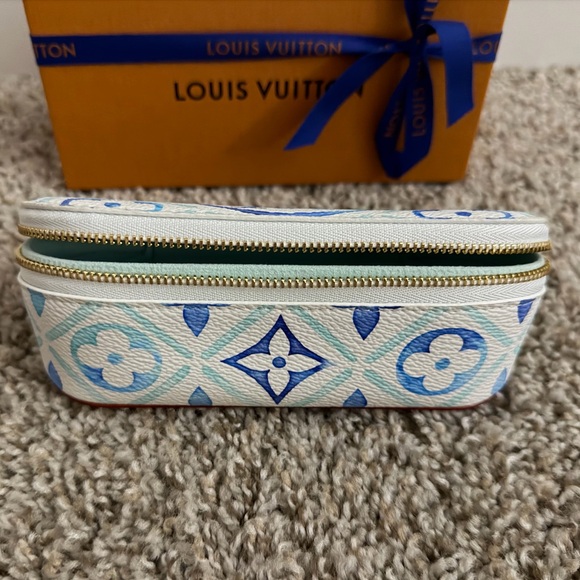 Louis Vuitton Sunglasses Pouch GM, Lagoon By The Pool Limited Edition - Picture 3 of 6
